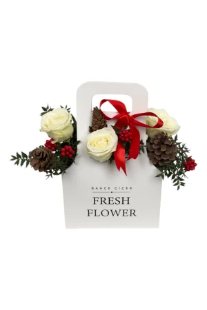Beyaz Gül Kokina ve Kozalaklarıyla Fresh Flower'da